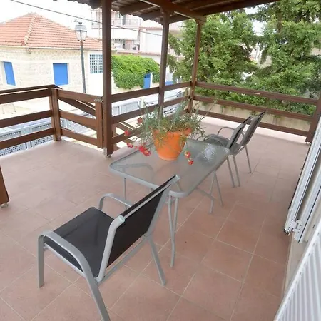 Bright And Airy Home 50 Meters From The Beach Xylokastro Exterior photo