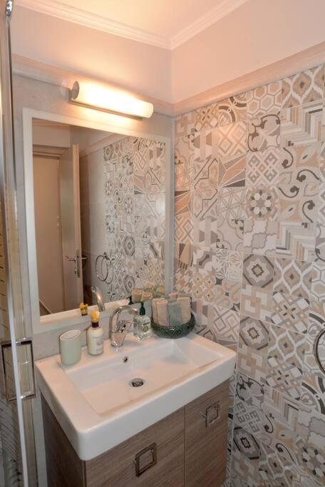Bright And Airy 50 Meters From The * Xylokastro